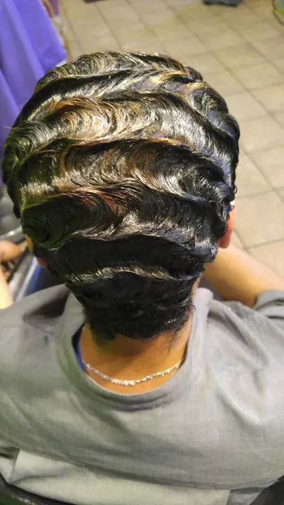 https://cdn.salonspotlight.com/photos/SK7uSV6F88Ratl459WjY/fe46f1a3-e01e-4a7c-ac98-6c0a6a590191_720x720