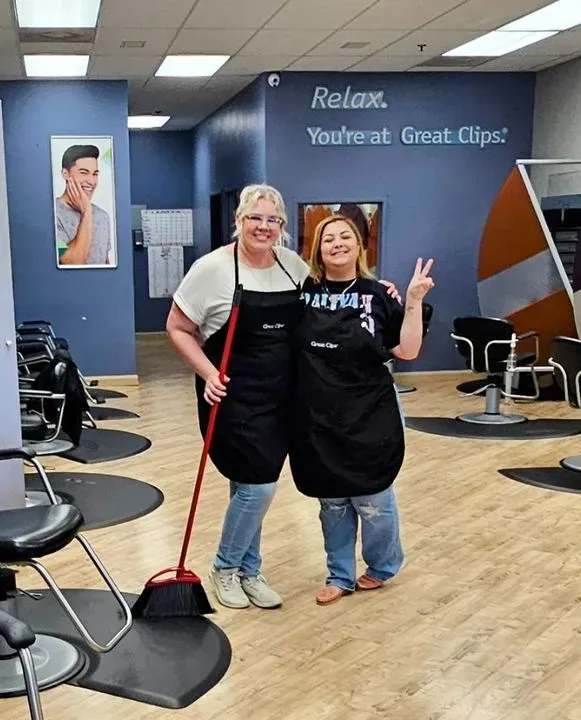 https://cdn.salonspotlight.com/photos/SPMCW57PO0aKRRVZqLRf/2c868040-ad86-4917-930b-bfb3e2d93a24_720x720