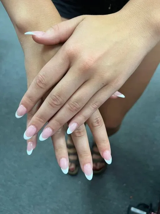 https://cdn.salonspotlight.com/photos/SQzKoDTuuch4CrpqjhWb/020be43b-b0ee-40c9-888e-ea866d65f06f_720x720