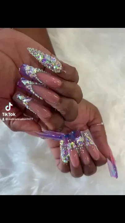 https://cdn.salonspotlight.com/photos/SS0jdsivCF65VArDKfZs/5118494b-337e-461c-bc3d-ff0533dc9ae0_720x720