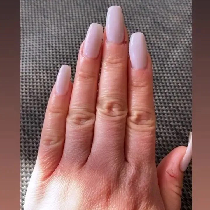 https://cdn.salonspotlight.com/photos/SU9x4lQvNqKtCIRwD5oM/146e8505-4eb0-4704-a544-d815f4acf136_720x720