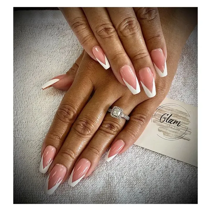 https://cdn.salonspotlight.com/photos/SU9x4lQvNqKtCIRwD5oM/d7868de7-a720-4814-8d77-f92a40c80479_720x720