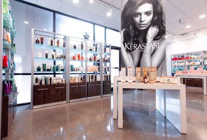 https://cdn.salonspotlight.com/photos/SW7MsaSrXF7GN9Am5GiN/4cdba78e-f0a4-4af0-8582-5912216c1f0b_720x720