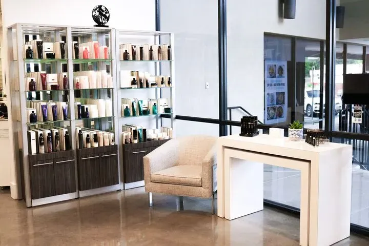 https://cdn.salonspotlight.com/photos/SW7MsaSrXF7GN9Am5GiN/683440bf-65d6-49ba-b8cc-62c674e2cc02_720x720