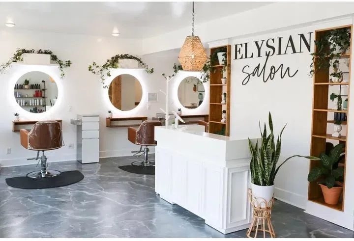 https://cdn.salonspotlight.com/photos/SWoh3L3kyCPDw1TxO8MV/889e5edb-8e36-4c49-8389-511d230fd762_720x720