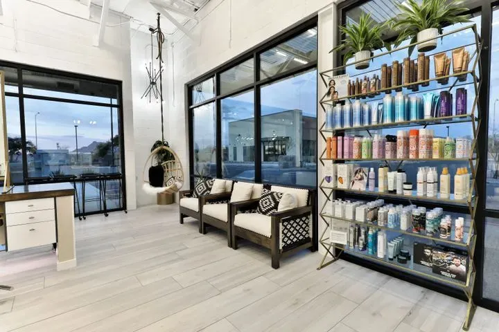 https://cdn.salonspotlight.com/photos/SXDOIJXya8nccnuH8Dzq/1a89553d-5a46-4ae6-83be-78aad2938263_720x720