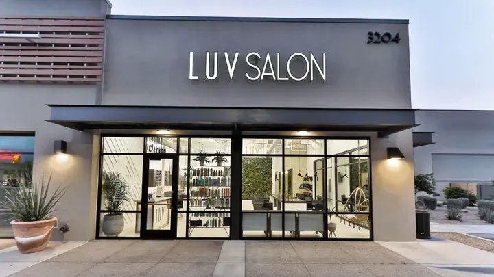 https://cdn.salonspotlight.com/photos/SXDOIJXya8nccnuH8Dzq/7865ece4-8f71-4f4a-a399-95afbcf72a46_720x720