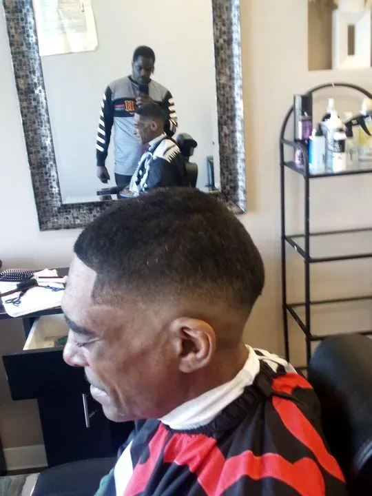 https://cdn.salonspotlight.com/photos/SbxTTGdjeBKCGbzTSYZZ/5eb6e26b-e81e-4ec9-bc77-d50dd287b4f2_720x720