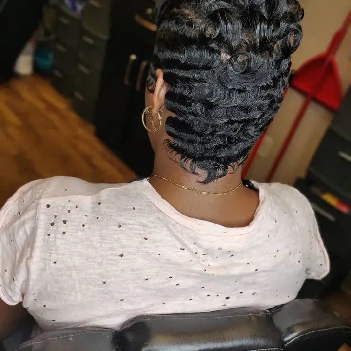 https://cdn.salonspotlight.com/photos/SbxTTGdjeBKCGbzTSYZZ/c91356cd-f1d5-4654-bd21-d8b634d58009_720x720