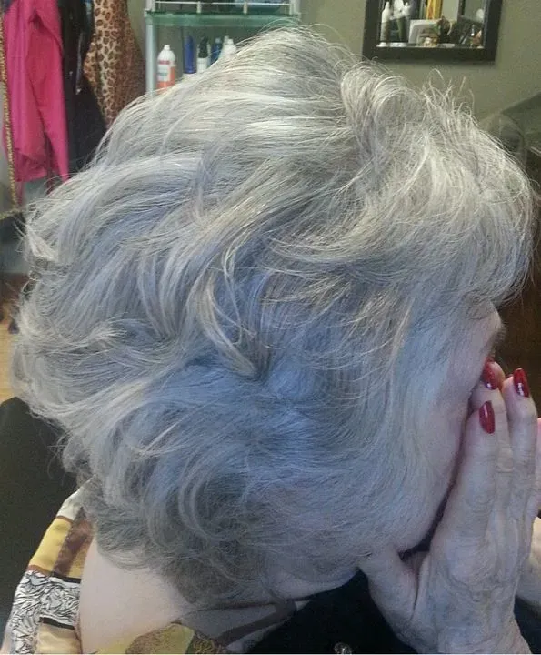 https://cdn.salonspotlight.com/photos/SdT9ZMq5vvFE33PLMsFk/5b1fb327-5bb6-441e-9dcd-9d6167319fac_720x720