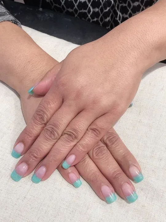https://cdn.salonspotlight.com/photos/SdT9ZMq5vvFE33PLMsFk/c11345a1-5928-4b21-aca4-b7ed6cad6374_720x720