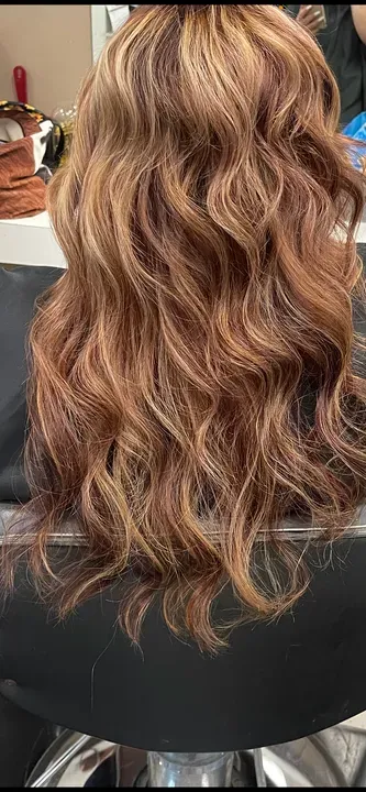 https://cdn.salonspotlight.com/photos/SdohNddBwuGByIiE3Wzc/daea9d68-4971-4e29-a87d-74679d1de667_720x720