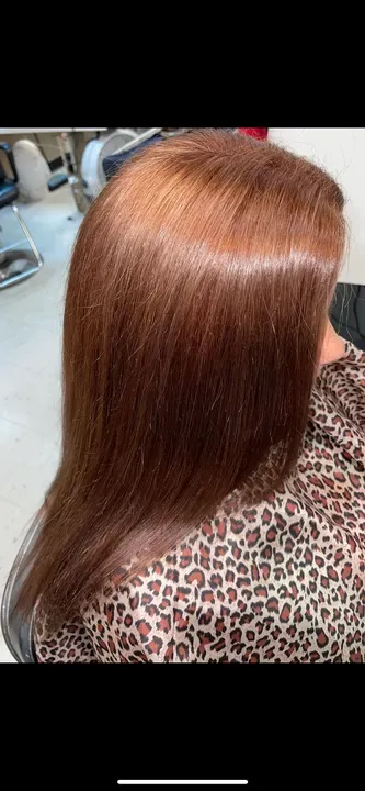 https://cdn.salonspotlight.com/photos/SdohNddBwuGByIiE3Wzc/e0f06fec-889b-4ef9-b990-d473b886eaf6_720x720
