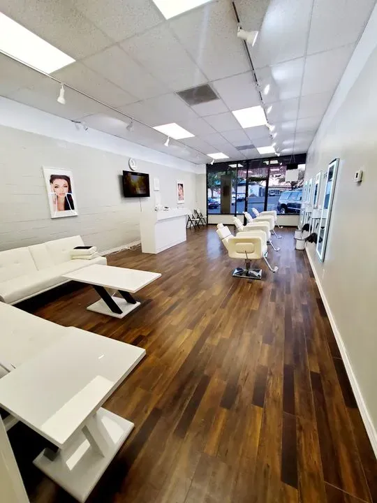 https://cdn.salonspotlight.com/photos/Sfq9kFOS5mycFK03VuUy/5e588719-52e4-4d6a-9c23-f6caa92d1eac_720x720