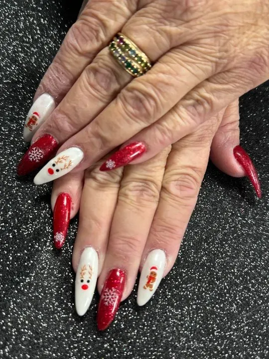 https://cdn.salonspotlight.com/photos/ShcwTr17Wwd7HddOfwnt/071e077e-ae63-47c6-9b6c-2b33dc9cee18_720x720