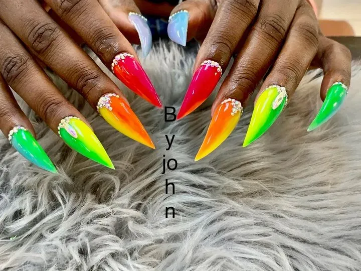 https://cdn.salonspotlight.com/photos/ShkDIzvTt2XxVOHulneQ/25aac28a-c638-40d4-8eb7-085dbe2c6896_720x720