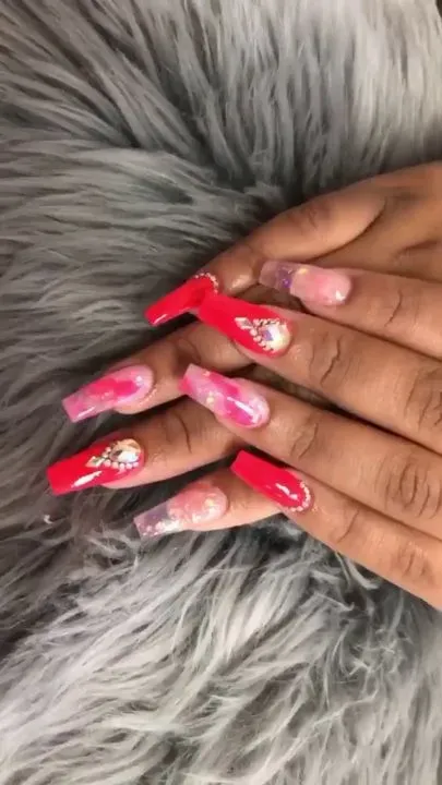 https://cdn.salonspotlight.com/photos/ShkDIzvTt2XxVOHulneQ/9c0f176f-f18d-4005-83a3-99617e6c63f5_720x720