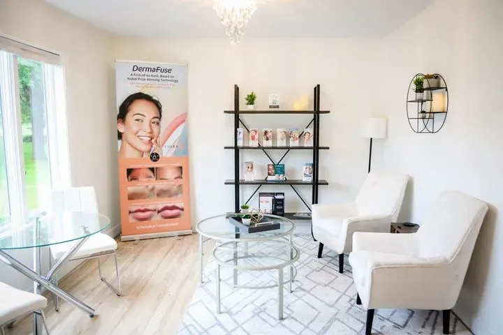https://cdn.salonspotlight.com/photos/SifLkyY5xvHVieucWQsM/23e3bebc-0498-483a-be63-3b48cb60672a_720x720
