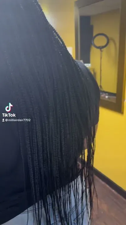 https://cdn.salonspotlight.com/photos/SiuGeihMjF8a1nCtsGHr/b90d4f7d-27fa-4bad-9395-3c44f709f8f7_720x720