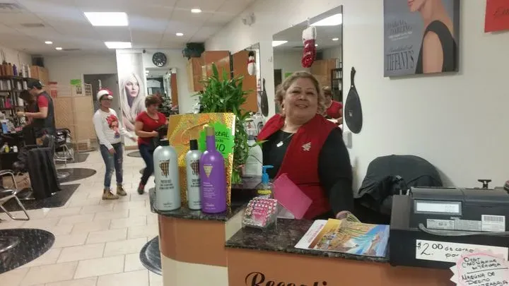 https://cdn.salonspotlight.com/photos/SkZmQdVRbGSqgYPzGysC/5ef10ea8-c9d6-47b6-903f-5c036a0245b5_720x720