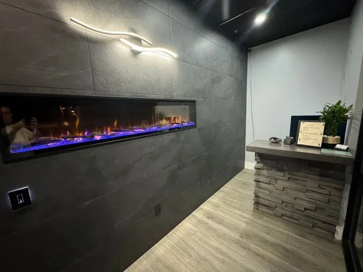 https://cdn.salonspotlight.com/photos/SloEynHrkbgFnmlyYFdq/7b1afa3a-f767-4b7f-a77c-3363ff3fd19e_720x720