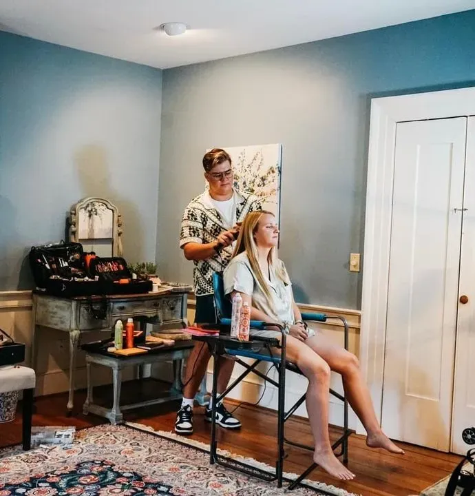 https://cdn.salonspotlight.com/photos/Sm8qWKUW4qb4y4xpKbzh/b88d7a7d-f2c6-4320-b454-fdfd30e27d43_720x720