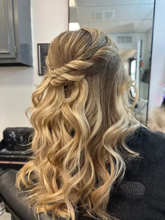 https://cdn.salonspotlight.com/photos/Sm8qWKUW4qb4y4xpKbzh/d4ee4709-ad6b-4d3d-83be-0e70a8467e0b_720x720