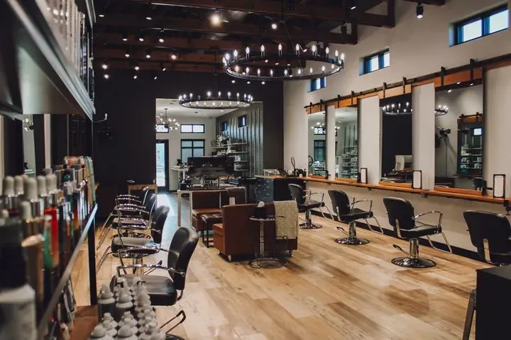 https://cdn.salonspotlight.com/photos/Sn7Daxi0gbUdBEtG8iWj/4cd21a37-98ba-4c63-b18b-29882b9440ab_720x720