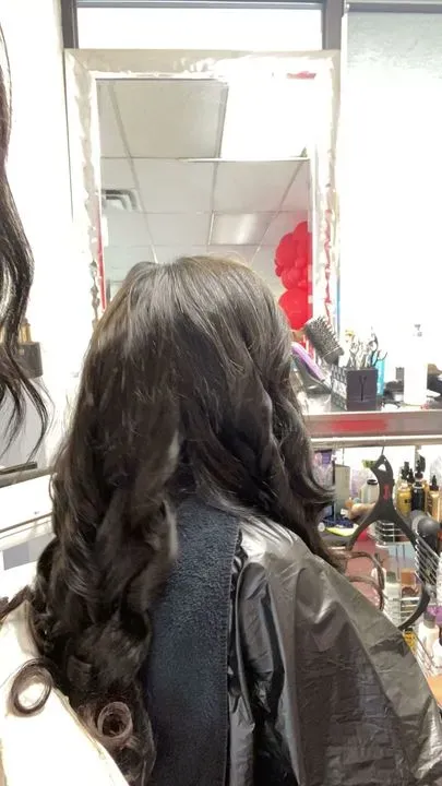 https://cdn.salonspotlight.com/photos/SnMcSWD0VHlDIjmrvunU/54fca2a0-e193-4879-b917-b7557f730c86_720x720