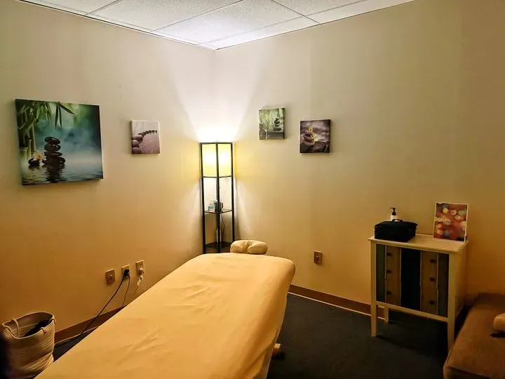 https://cdn.salonspotlight.com/photos/SnTt55rtcDfr3zXzLPkX/407cda7f-38bf-4d3f-98d0-91203301a3c6_720x720