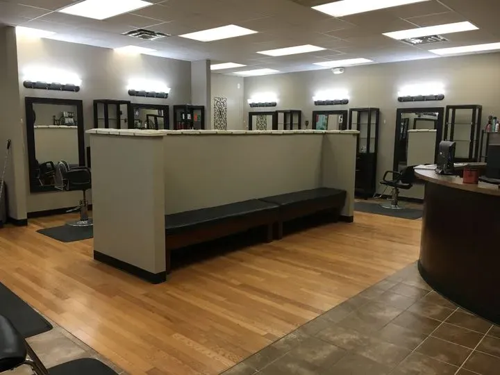 https://cdn.salonspotlight.com/photos/SoauJOesTs6JYVHooGOL/6dded0f7-6f10-4ffa-b138-8cb71d2b5d9e_720x720