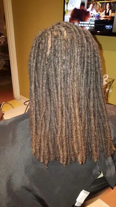 https://cdn.salonspotlight.com/photos/SoeScoeRW8StDC5ffzC1/a127a55e-5161-4f21-b976-4b4c8a141b02_720x720