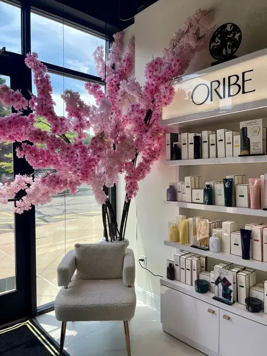 https://cdn.salonspotlight.com/photos/Sp0LUcD4orFtrKShvxwt/4e8ce642-128d-4179-ac86-f5342a6abbb2_720x720