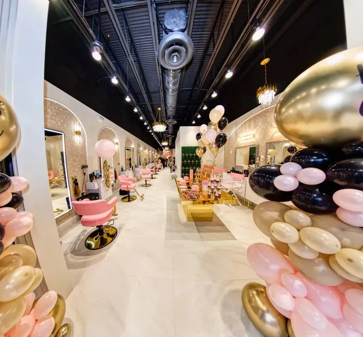 https://cdn.salonspotlight.com/photos/Sp0LUcD4orFtrKShvxwt/f6d649b3-f1d1-44a5-9429-475b70ba0c11_720x720