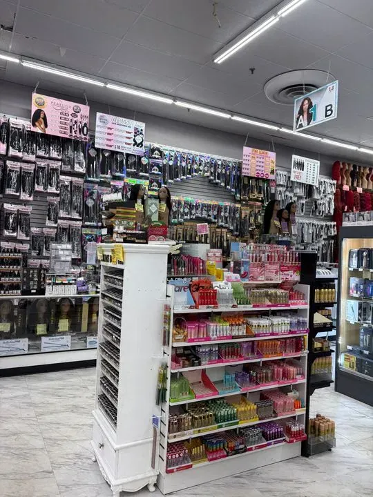 https://cdn.salonspotlight.com/photos/SpcXSNqsQoTivCXNTIVq/838f16f4-f649-428e-a570-7864fea4654a_720x720