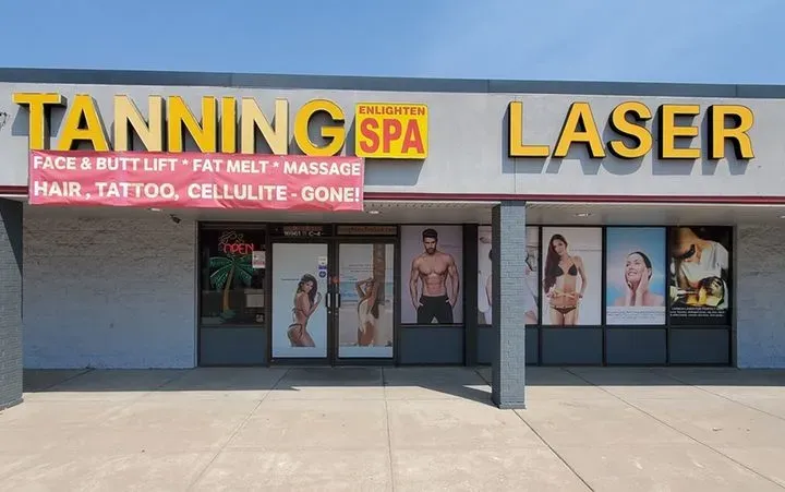 https://cdn.salonspotlight.com/photos/Sr7rYz6IuFmdwb8DDZIL/32cf49c3-0706-492d-98bc-a19be3dcc154_720x720