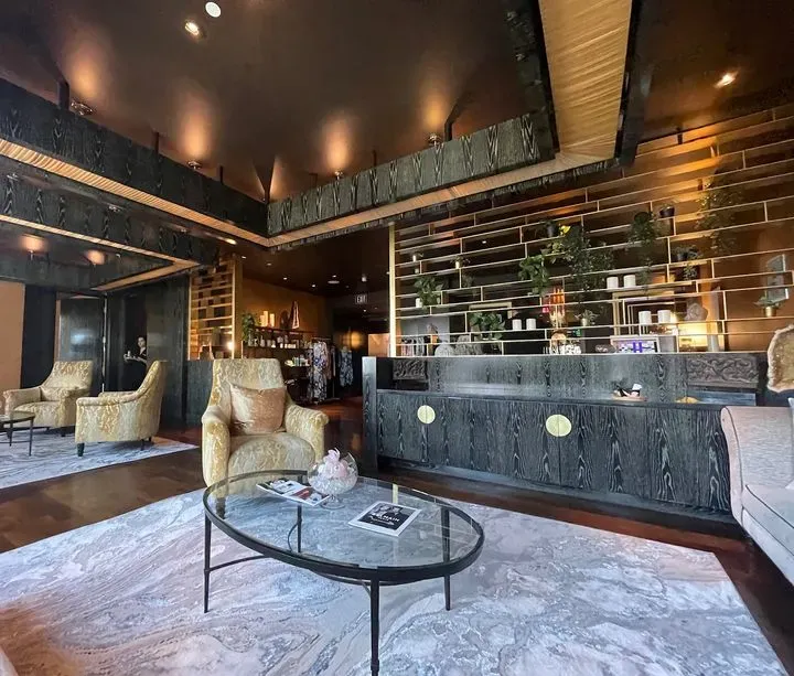 https://cdn.salonspotlight.com/photos/SrE5OCJba39FOfifvwof/0b25d6b1-0272-450e-a2e8-9d71f9d11806_720x720