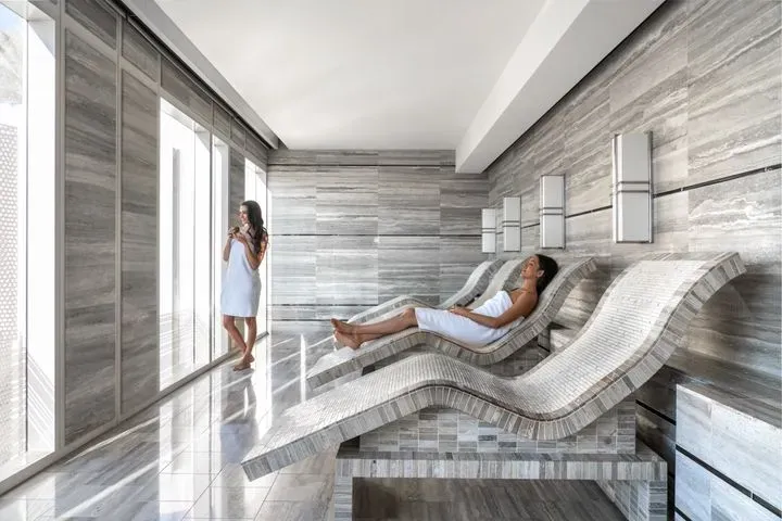 https://cdn.salonspotlight.com/photos/SrE5OCJba39FOfifvwof/30a66aa9-568a-4e26-bdae-cc99a5410680_720x720