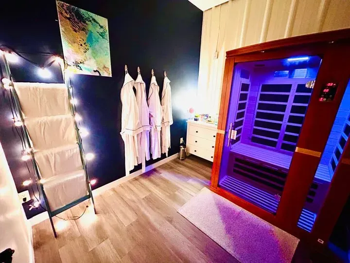 https://cdn.salonspotlight.com/photos/Ss1Wf31HLsyLgDHRYYHN/2520a011-e89e-4975-84f3-ec98cdbdb2bb_720x720