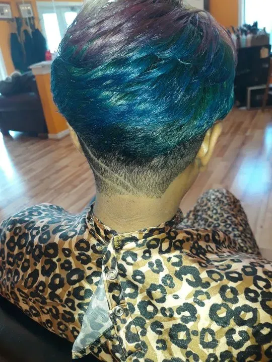 https://cdn.salonspotlight.com/photos/SxFQfN7FfpYFyl0yB6Zd/baac21cf-a131-425d-90de-7653bbff1cdf_720x720