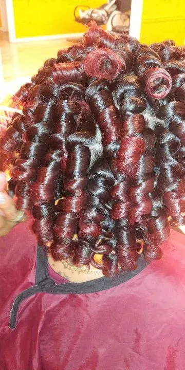 https://cdn.salonspotlight.com/photos/SxFQfN7FfpYFyl0yB6Zd/d436a904-868c-468b-a48e-d44e2dc3b79c_720x720
