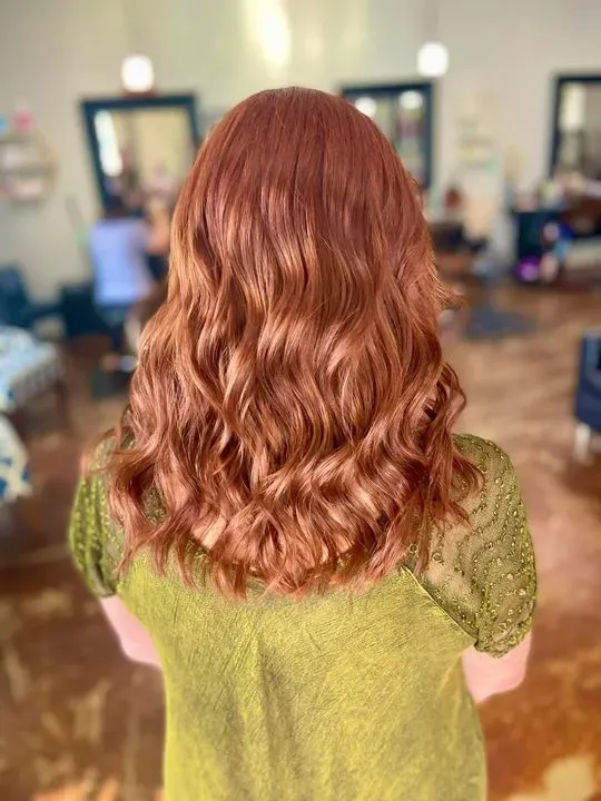 https://cdn.salonspotlight.com/photos/SzX4GdsgZ2VHyHMNjfAk/53d98a41-2e85-467d-8505-667065caf8cf_720x720