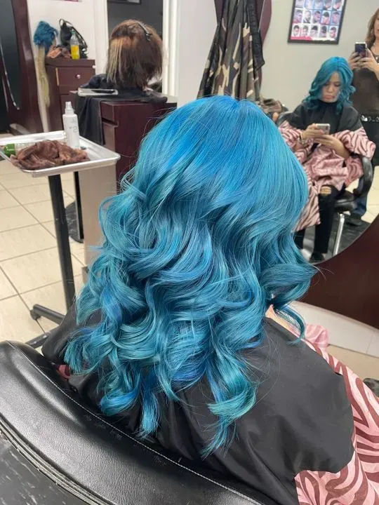 https://cdn.salonspotlight.com/photos/T03laNimSYbNfF9syJwB/000970b1-5721-4822-b83f-85a61322d91f_720x720