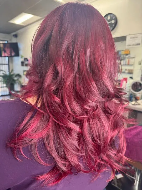 https://cdn.salonspotlight.com/photos/T03laNimSYbNfF9syJwB/34653bf8-6007-4bde-8709-500160c28cef_720x720
