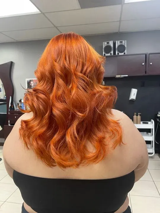 https://cdn.salonspotlight.com/photos/T03laNimSYbNfF9syJwB/3515b3f3-8cb4-40bf-8367-cedb9b6f4d33_720x720