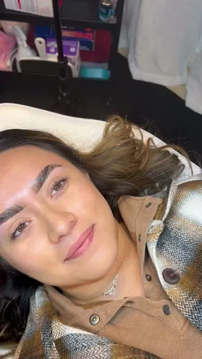 https://cdn.salonspotlight.com/photos/T0xJui5Spn0sDfbTKXOd/b8acaf52-d8bc-48b1-bd2b-f3c387dbed87_720x720