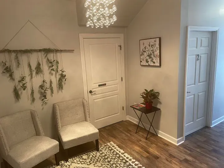 https://cdn.salonspotlight.com/photos/T3XYmUH5jlq6fErVsgfV/ab5b25c0-2829-489d-90aa-ce4dc44d227c_720x720