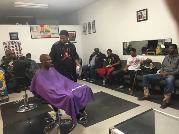 https://cdn.salonspotlight.com/photos/T4WxzbpOFWtBAyExkYvA/34ec9f25-e6f6-4b18-8514-d0fa26dacd41_720x720