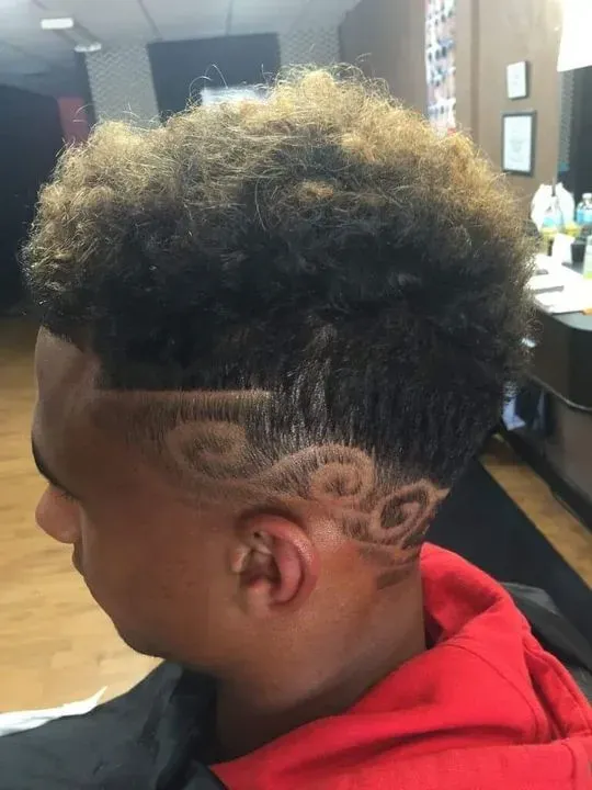 https://cdn.salonspotlight.com/photos/T4WxzbpOFWtBAyExkYvA/42ffe2b4-e4df-414d-a255-d287da155c52_720x720
