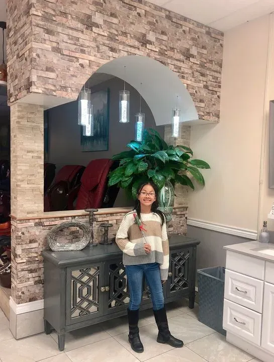 https://cdn.salonspotlight.com/photos/T4bUOOwyC4g5O5Z01vfh/7e5c716c-80b2-42d3-979f-d10400a78dfe_720x720